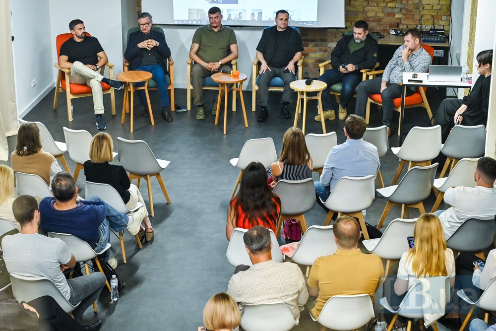 From left to right: Ihor Liski, Serhiy Taruta, Artem Lysohor, Oleksiy Kuleba, Serhiy Haidai, Denys Kazanskyy