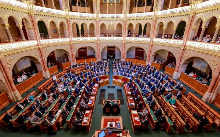 Новий парламент Угорщини збереться на початку травня
