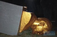 В полтавском селе повалили памятник Ленину, который местные жители решили не демонтировать