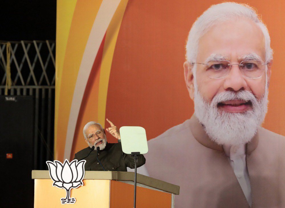 Прем’єр-міністр Нарендра Моді виступає в штаб-квартирі <i>Bharatiya Janata Party (BJP)</i> у Нью-Делі, Індія, 3 грудня 2023 року.