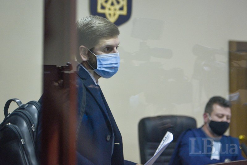 Адвокат Богдан Глядик і суддя Олексій Соколов пiд час засідання Печерського суду