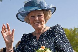 Королева Нидерландов отказалась от короны
