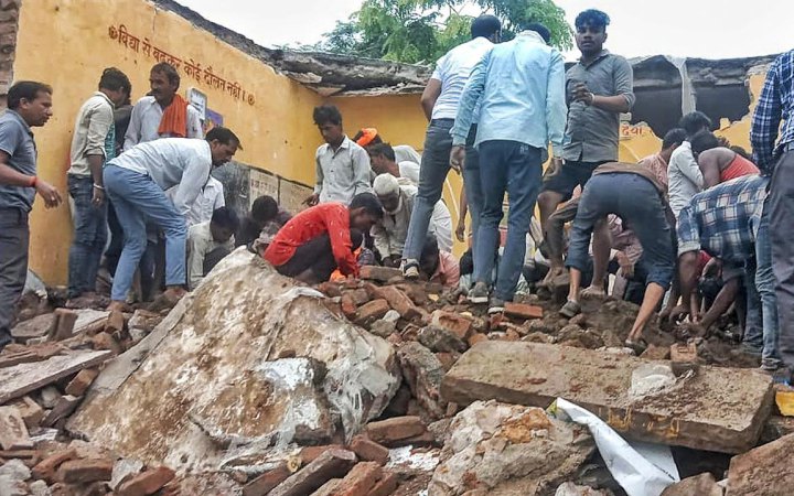 ЗМІ: в Індії після обвалу даху у школі загинули четверо дітей