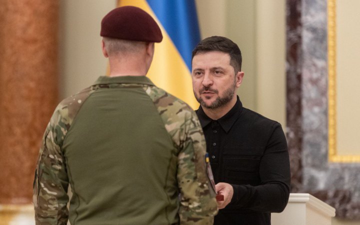 Зеленський відзначив нагородами воїнів Десантно-штурмових військ із нагоди професійного свята