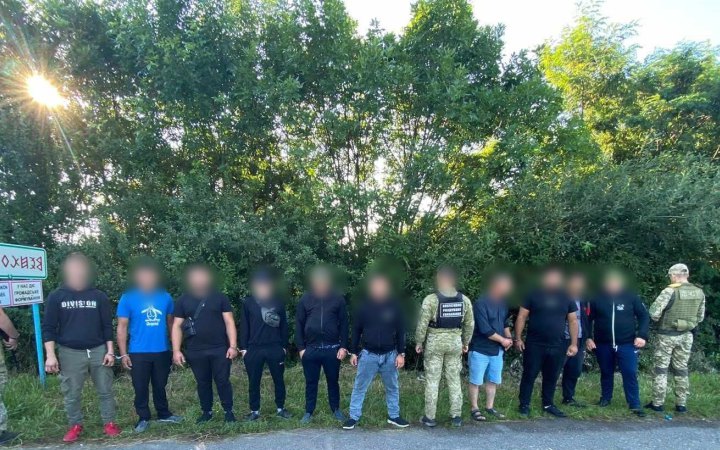 На Закарпатті прикордонники затримали 15 чоловіків за підозрою у незаконному перетині кордону