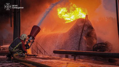 На Київщині після російської атаки спалахнула масштабна пожежа