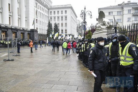 Полиция Киева усилила охрану у Офиса президента 