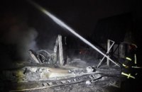 У Києві на будинок впали фрагменти літака