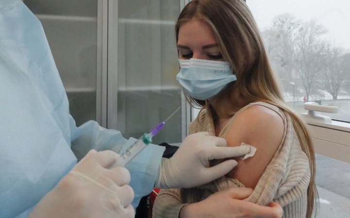 США офіційно скасували рекомендації про щорічне щеплення від коронавірусу