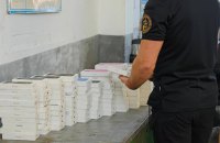 Айфонів на 6 млн грн виявили митники у двох автомобілях на кордоні із Польщею