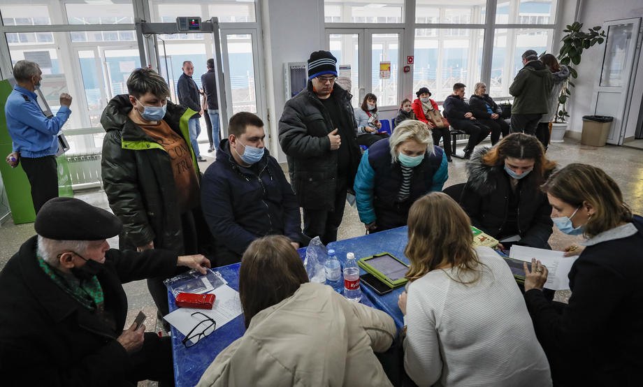 Біженці з ‘ДНР’ у пункті тимчасового розміщення в Таганрозі Ростовської області, 22 лютого 2022 р.