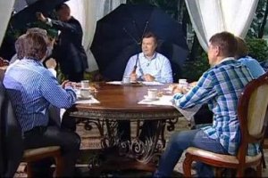 Януковичу по душе чай и хлеб с маслом