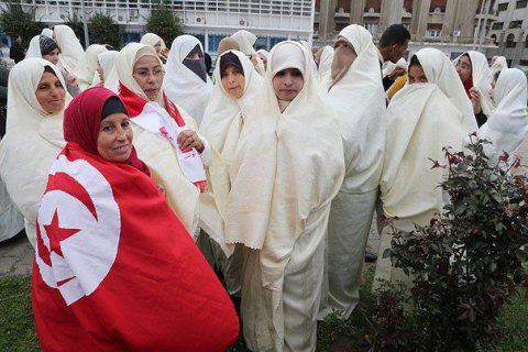 У Тунісі жінкам дозволили виходити заміж за немусульман