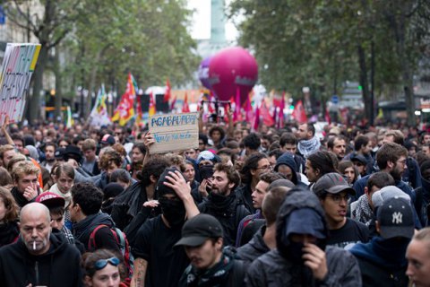 На улицы Франции вышли противники трудовой реформы