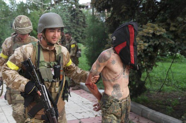 Военные ведут ппенных в Дзержинске