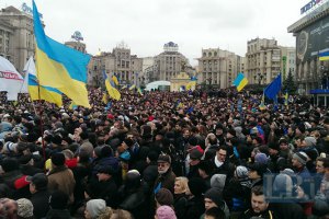 Митингующие задержали на Майдане группу "титушек" с железными палками