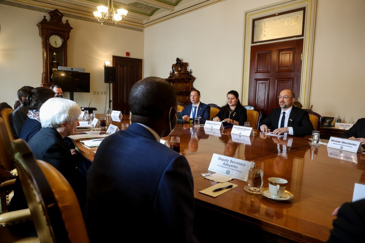 Зустріч делегацій на чолі з прем’єр-міністром України Денисом Шмигалем і міністеркою фінансів США Джанет Єллен у Вашингтоні, 21 квітня 2022 року