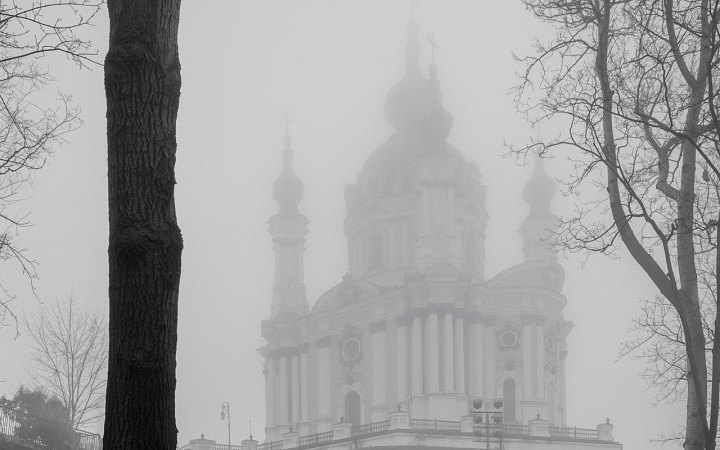 У неділю в Україні очікується хмарна погода, місцями дощ