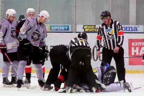 В одном матче Украинской хоккейной лиги зрители увидели сразу две яркие драки