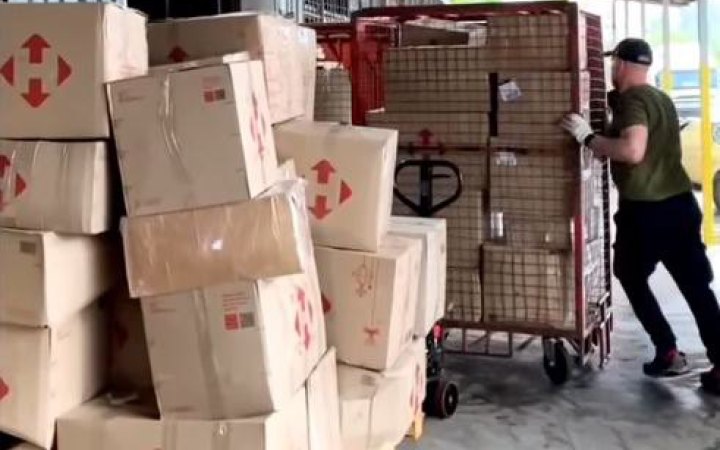 “Нова пошта” й БФ “Онуки” призупинили прийом гуманітарної допомоги для постраждалих від підриву Каховської ГЕС