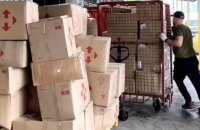 “Нова пошта” й БФ “Онуки” призупинили прийом гуманітарної допомоги для постраждалих від підриву Каховської ГЕС