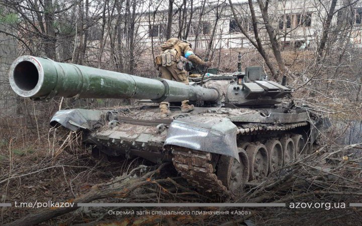 Полк «Азов» за добу знищив у Маріуполі 2 танки і 4 бронемашини