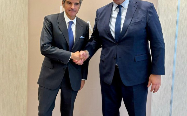 Сибіга обговорив із Гроссі критичну ситуацію на окупованій Запорізькій АЕС