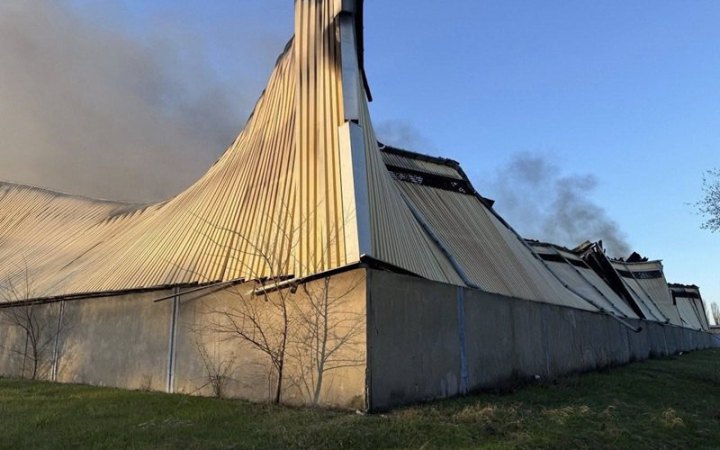 Росіяни атакували дронами склад снеків і сухариків у Павлограді