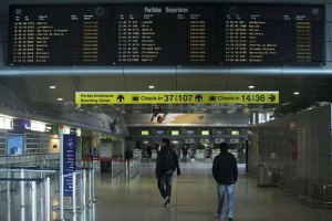 Работники аэропортов во Франции будут бастовать