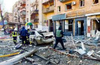 ППО збила ракету над Києвом, уламки впали на будинок на Куренівці (оновлено)