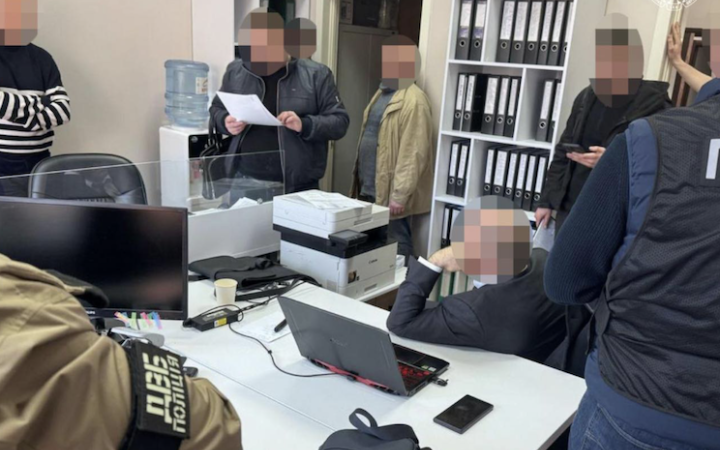 Керівника державного підприємства запідозрили в хабарництві за незаконну передачу землі