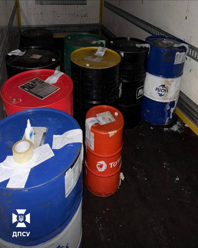 Прикордонники викрили масштабну схему розкрадання пального у Чернігівській області.