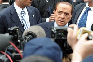 Суд засудив Берлусконі до року громадських робіт