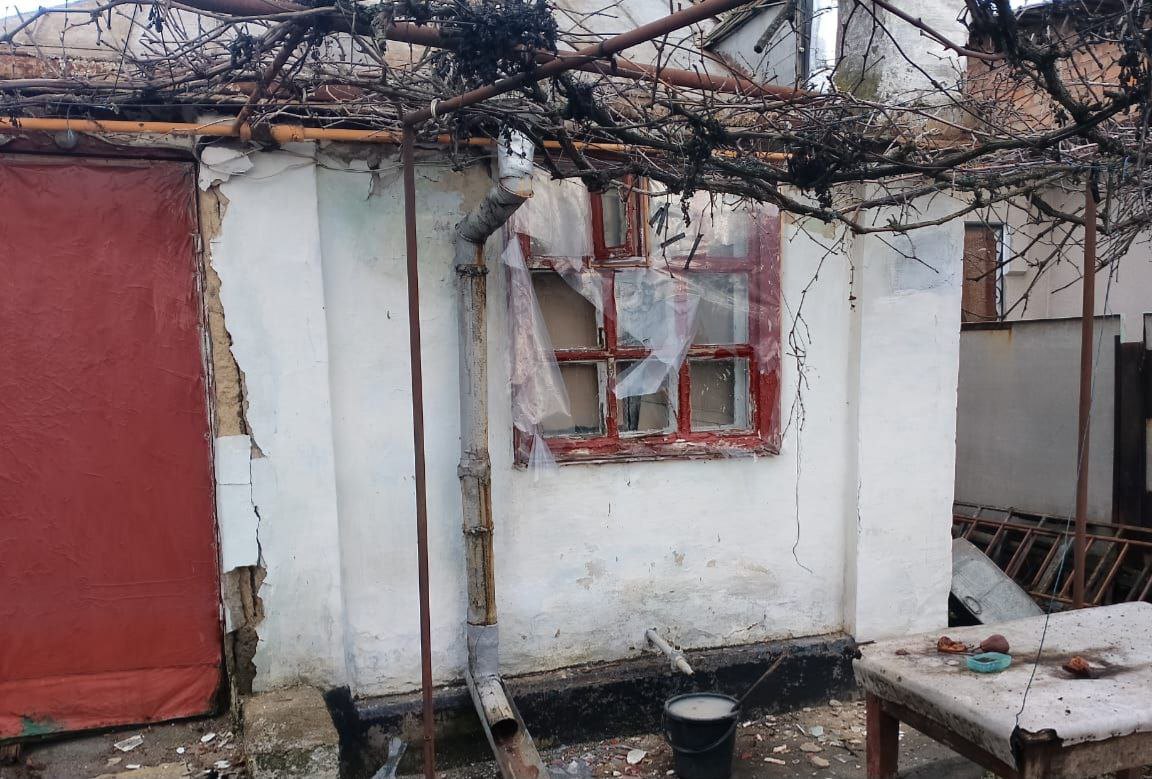 У Нікопольському районі від ударів окупантів пошкоджені будинки
