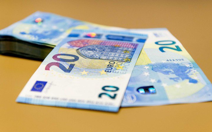 Курс євро наблизився до 50 гривень, один банк вже продає по курсу 50,164 грн, - ЗМІ