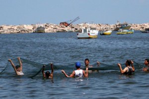 Египетская морская полиция открыла огонь по палестинским рыбакам