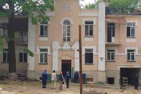 У Києві знесли історичний будинок з ромашками