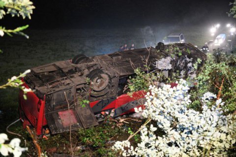 Автобус с украинцами сорвался с 30-метрового склона в Польше, есть погибшие