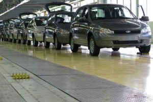 "АвтоВАЗ" підвищує ціни на "Лади"