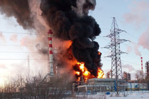 На крупнейшем независимом нефтеперерабатывающем заводе России произошел пожар