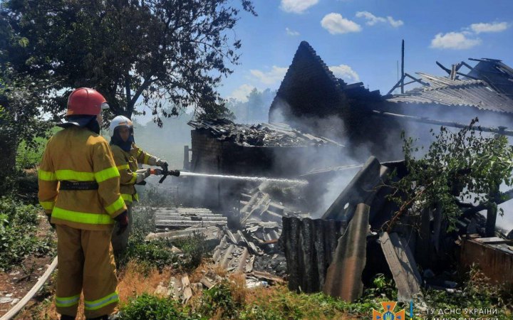 На Миколаївщині через російські обстріли пошкоджено будинок