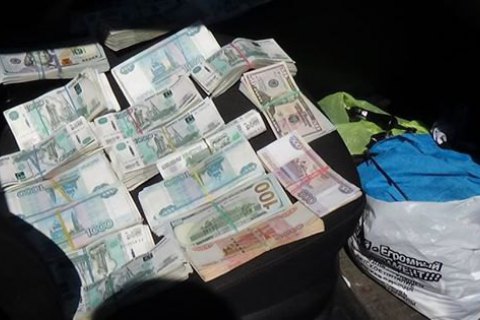 У Донецькій області затримали автомобіль майже з 3 млн рублів