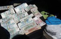 В Донецкой области задержали автомобиль с почти 3 млн рублей