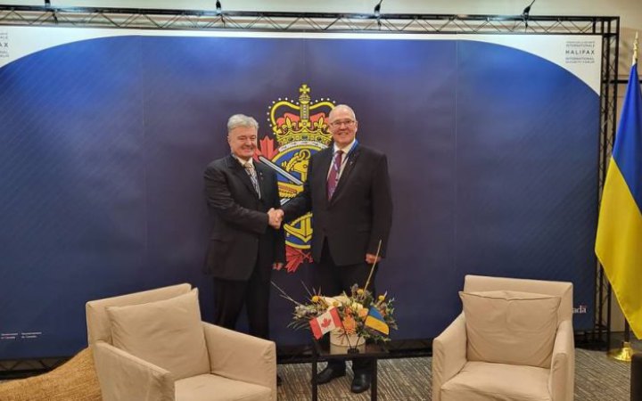 Порошенко зустрівся з міністром оборони Канади й закликав його підтримати пришвидшення вступу України в НАТО