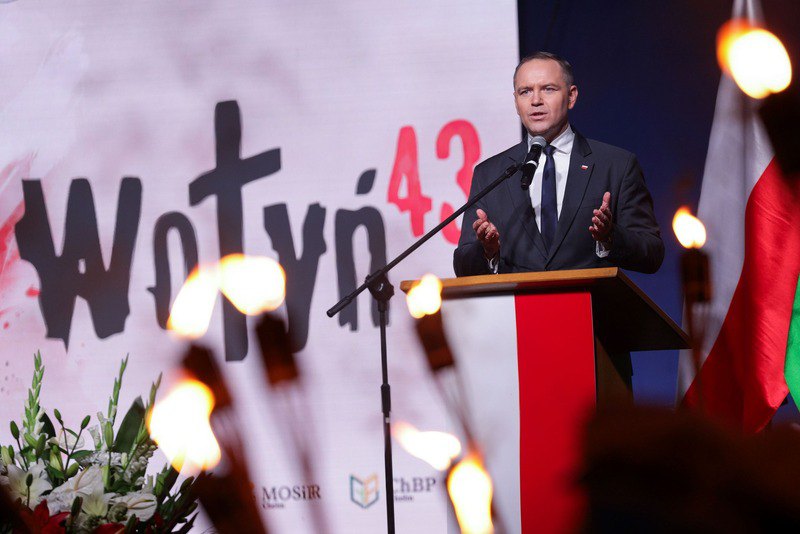 Президент Польщі Навроцький під час вшанування пам'яті жертв Волинської різанини у Хелмі; нині він є головним топікстартером, коли мова заходить про Волинь’1943. 