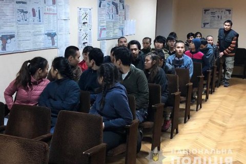 ​Под Киевом мужчина три месяца удерживал 28 нелегалов из Вьетнама