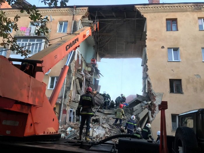 Смертоносный обвал дома в Дрогобиче: милиция задержала 2-х коммунальщиков