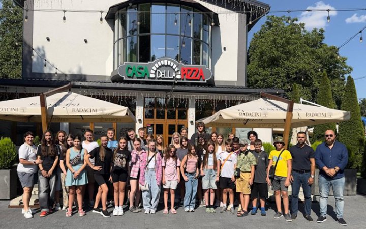 Група українських дітей вирушила до Азербайджану на реабілітацію