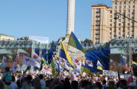 Азаров хочет в День Независимости увидеть столицу чистой и ухоженной