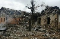 Жертвами авіаударів РФ по Чернігову стали понад 30 мирних мешканців, рятувальні роботи припинили через обстріли (оновлено)
